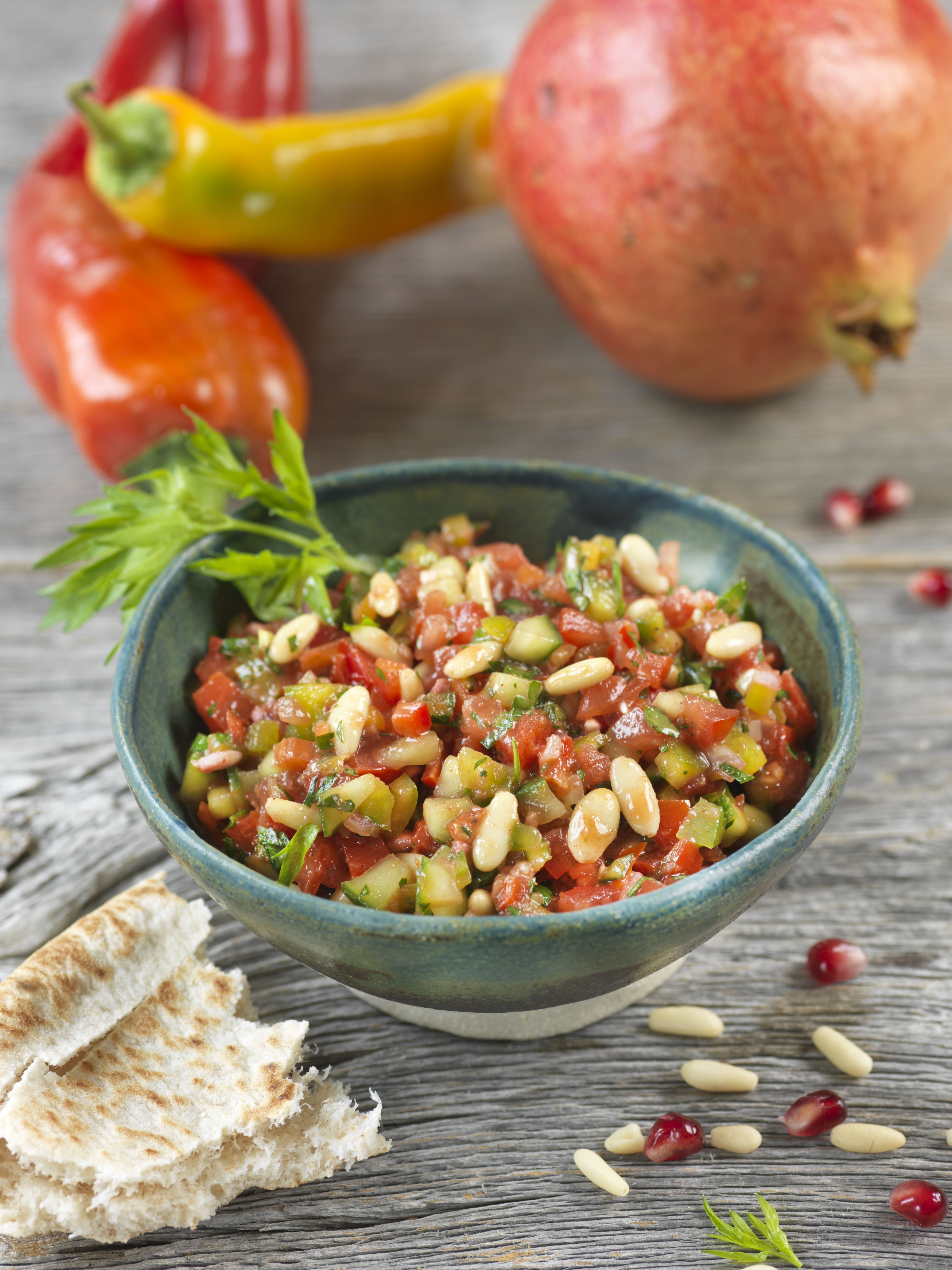 Salade turque : tomates, grenade et pignon Salade turque : tomates, grenade et pignon