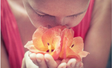 CAUSERIE : Les parfums qui rendent heureux CAUSERIE : Les parfums qui rendent heureux